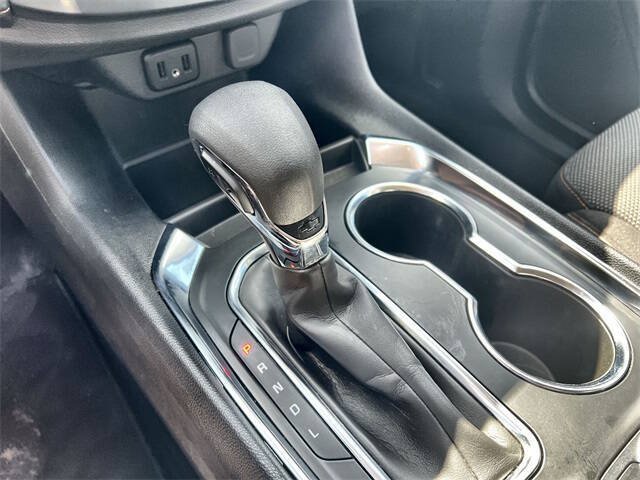 Used 2021 Chevrolet Traverse LS FWD image 14