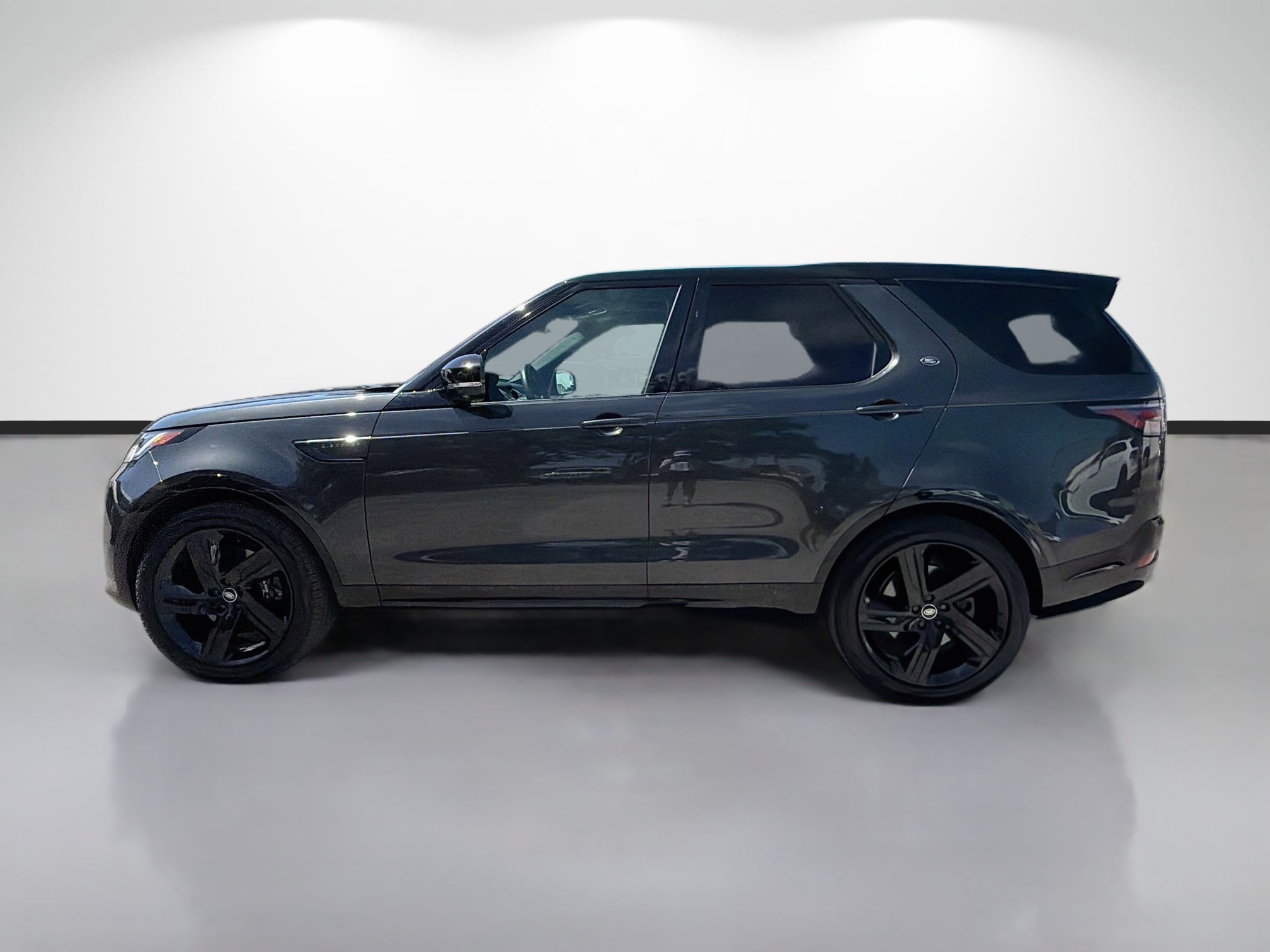 Certified 2025 Land Rover Discovery Metropolitan Edition AWD/4WD image 2
