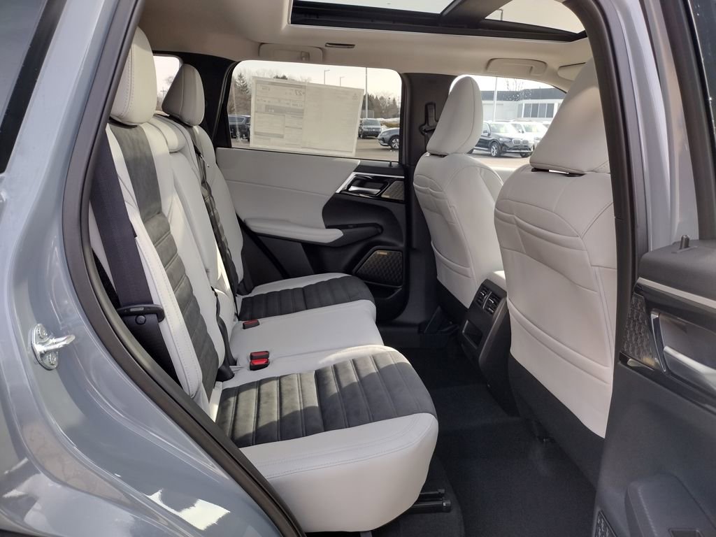 New 2026 Mitsubishi Outlander SE image 11