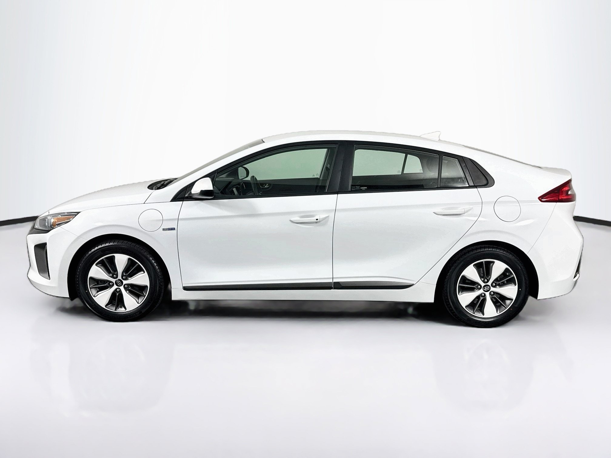 Used 2019 Hyundai Ioniq Plug-In Hybrid FWD image 11