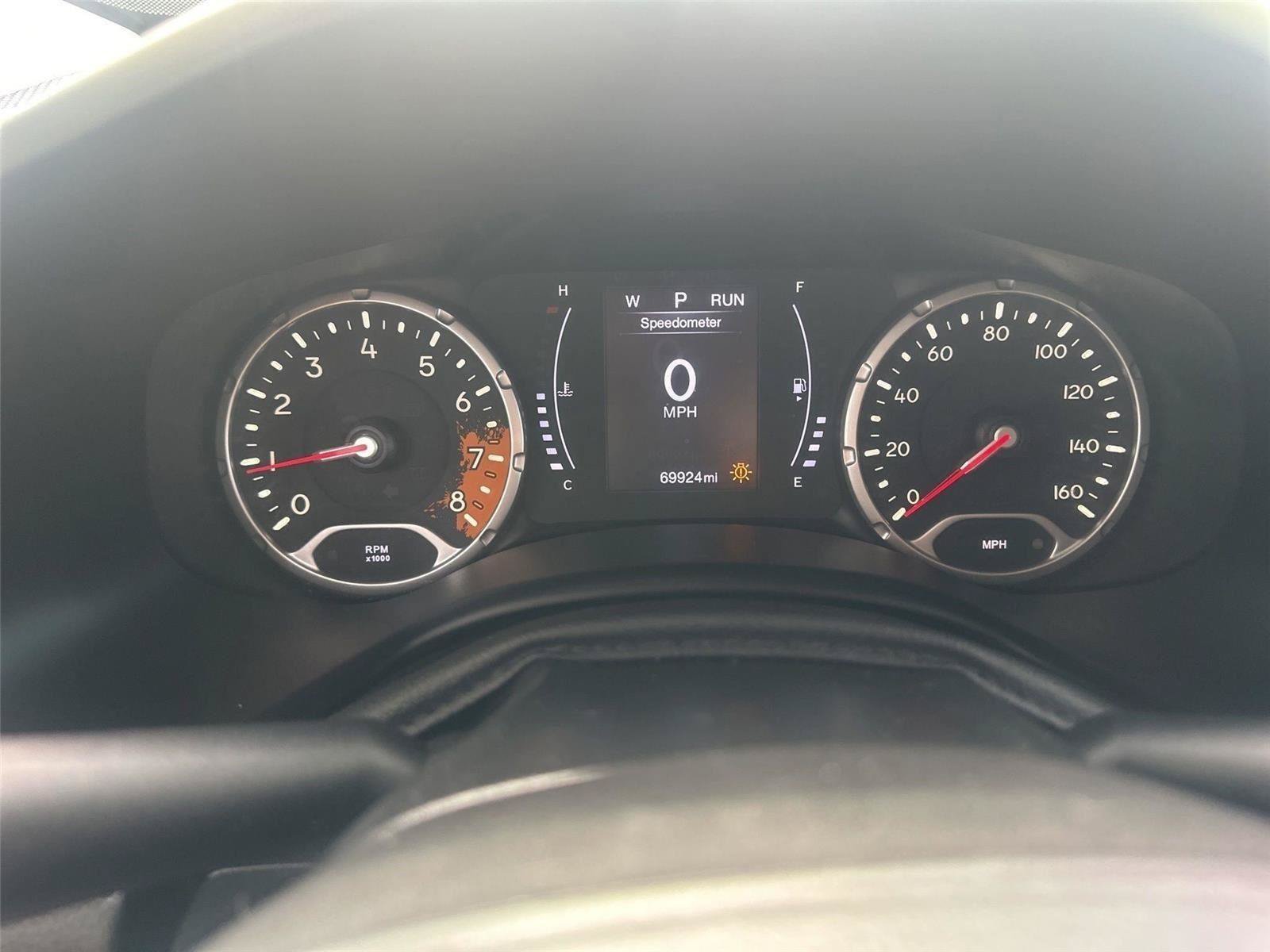 Used 2017 Jeep Renegade Latitude w/ Cold Weather Group FWD image 20