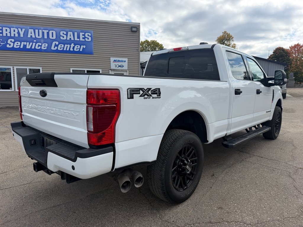 Used 2022 Ford F250 XLT w/ Black Appearance Package AWD/4WD image 9