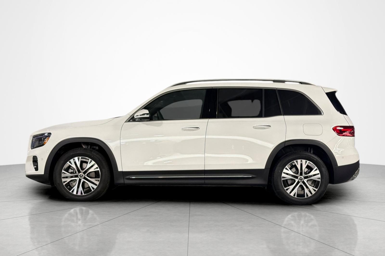New 2026 Mercedes-Benz GLB 250 image 2