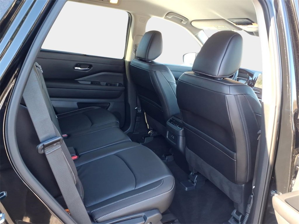 Used 2024 Nissan Pathfinder SL image 15