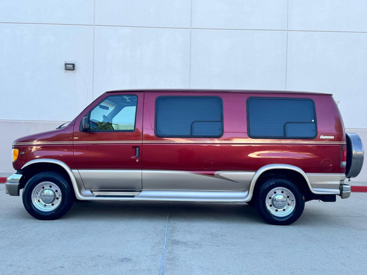 Used 1999 Ford E-250 and Econoline 250 RWD image 2