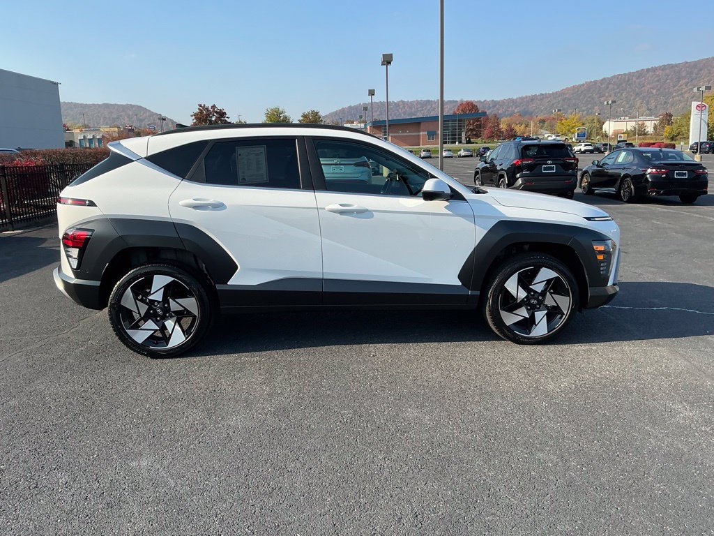 Certified 2025 Hyundai Kona Limited AWD/4WD image 4