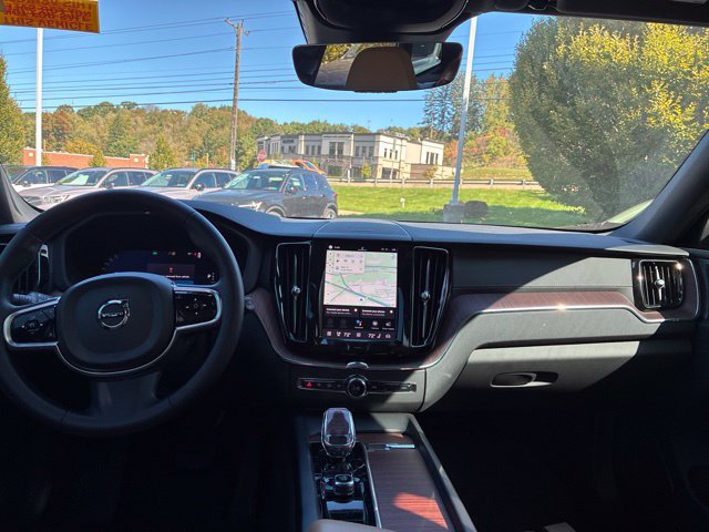 Used 2024 Volvo XC60 B5 Ultimate w/ Protection Package Premier AWD/4WD image 13