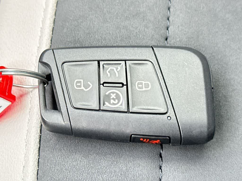 New 2026 Volkswagen Taos SE FWD image 28
