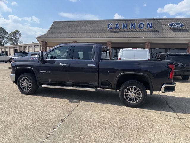 Used 2024 Chevrolet Silverado 2500 LTZ w/ LTZ Plus Package AWD/4WD image 3