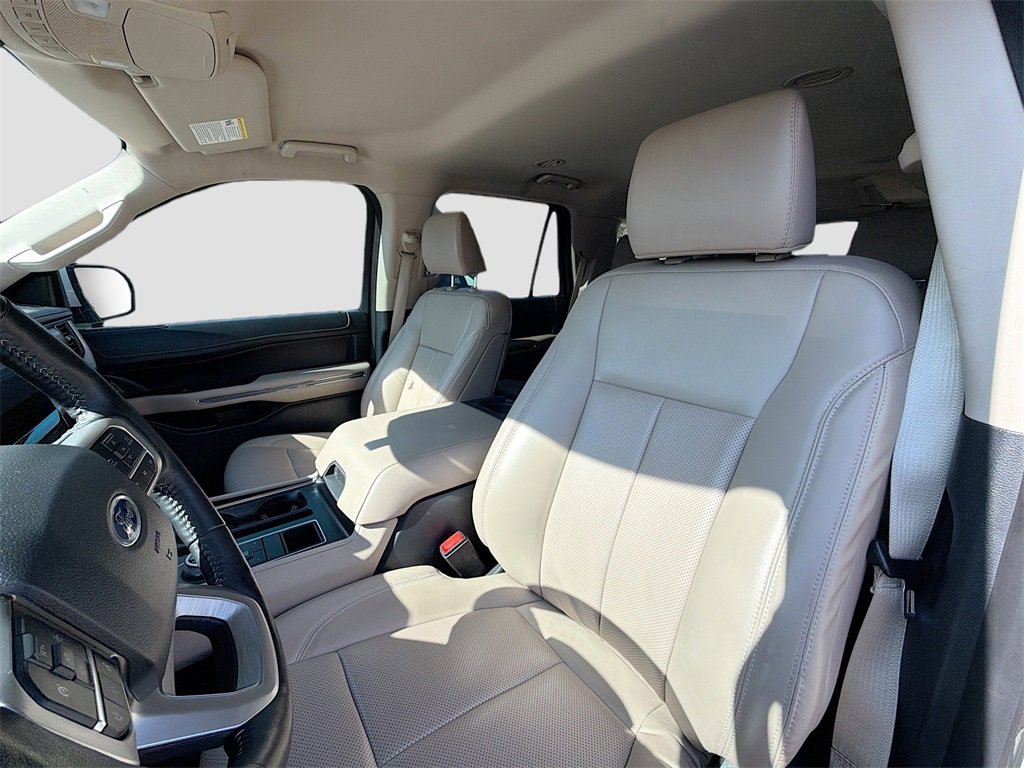 Used 2023 Ford Expedition XLT image 21