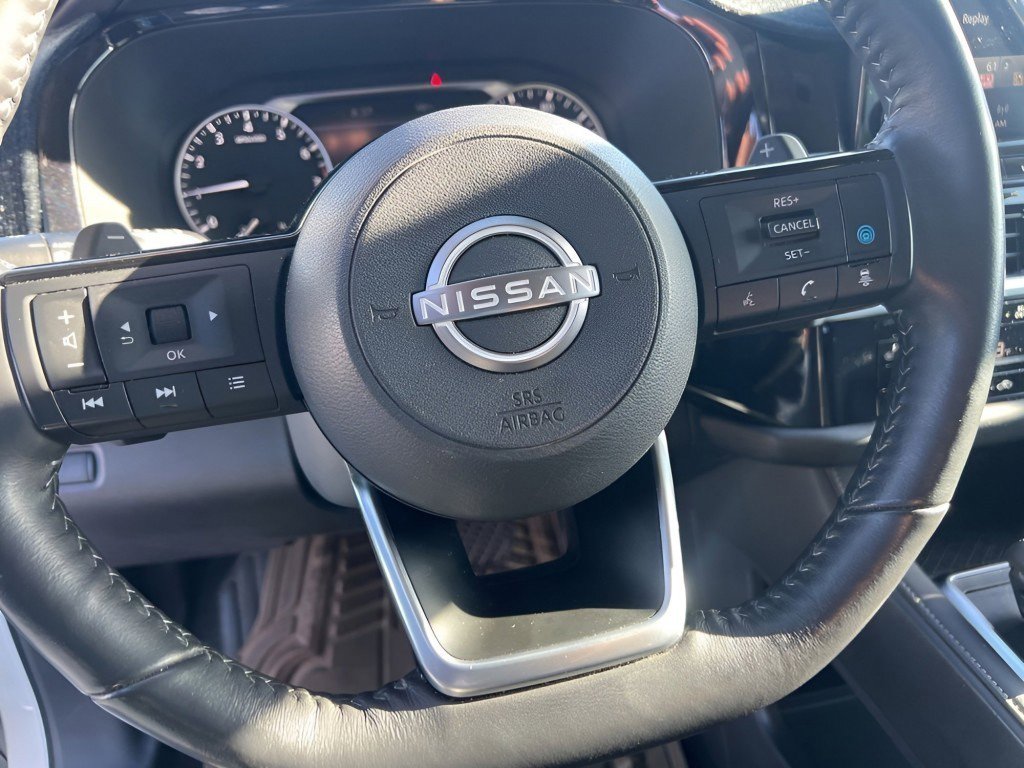 Used 2022 Nissan Pathfinder SL AWD/4WD image 28