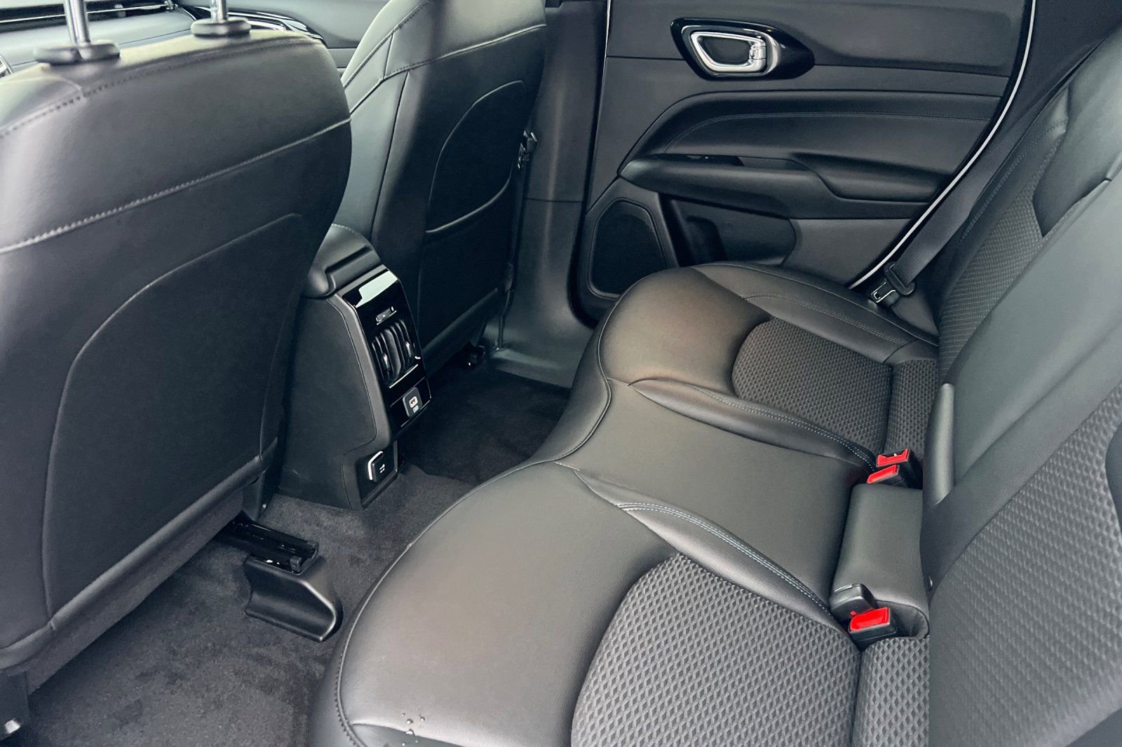 New 2026 Jeep Compass Latitude AWD/4WD image 10