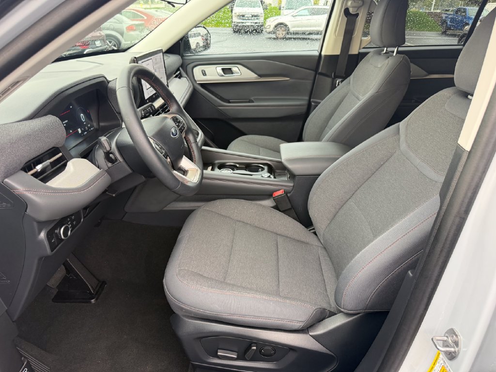 Certified 2025 Ford Explorer Active AWD/4WD image 15