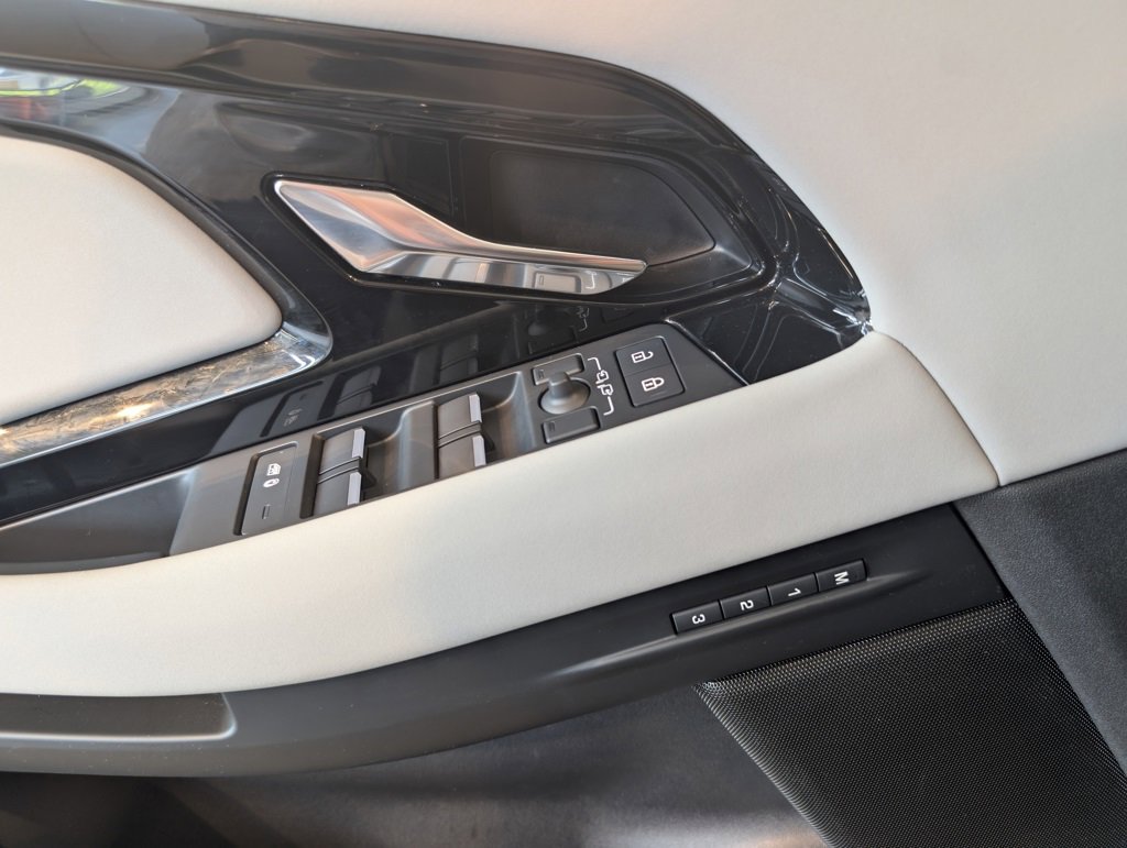 Used 2025 Land Rover Range Rover Evoque S image 12