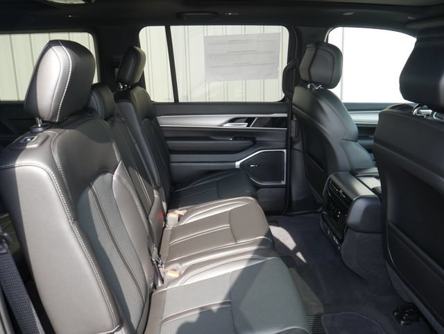 New 2026 Jeep Grand Wagoneer L 4WD w/ Premium Group I image 31