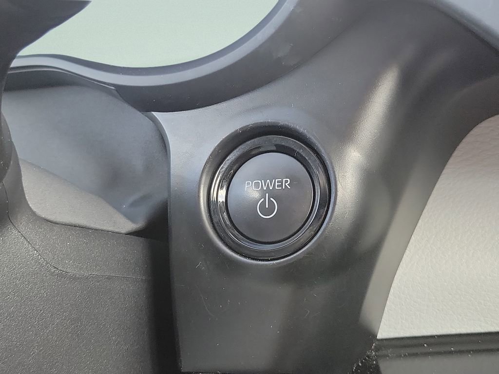 Certified 2025 Toyota Sienna LE image 27