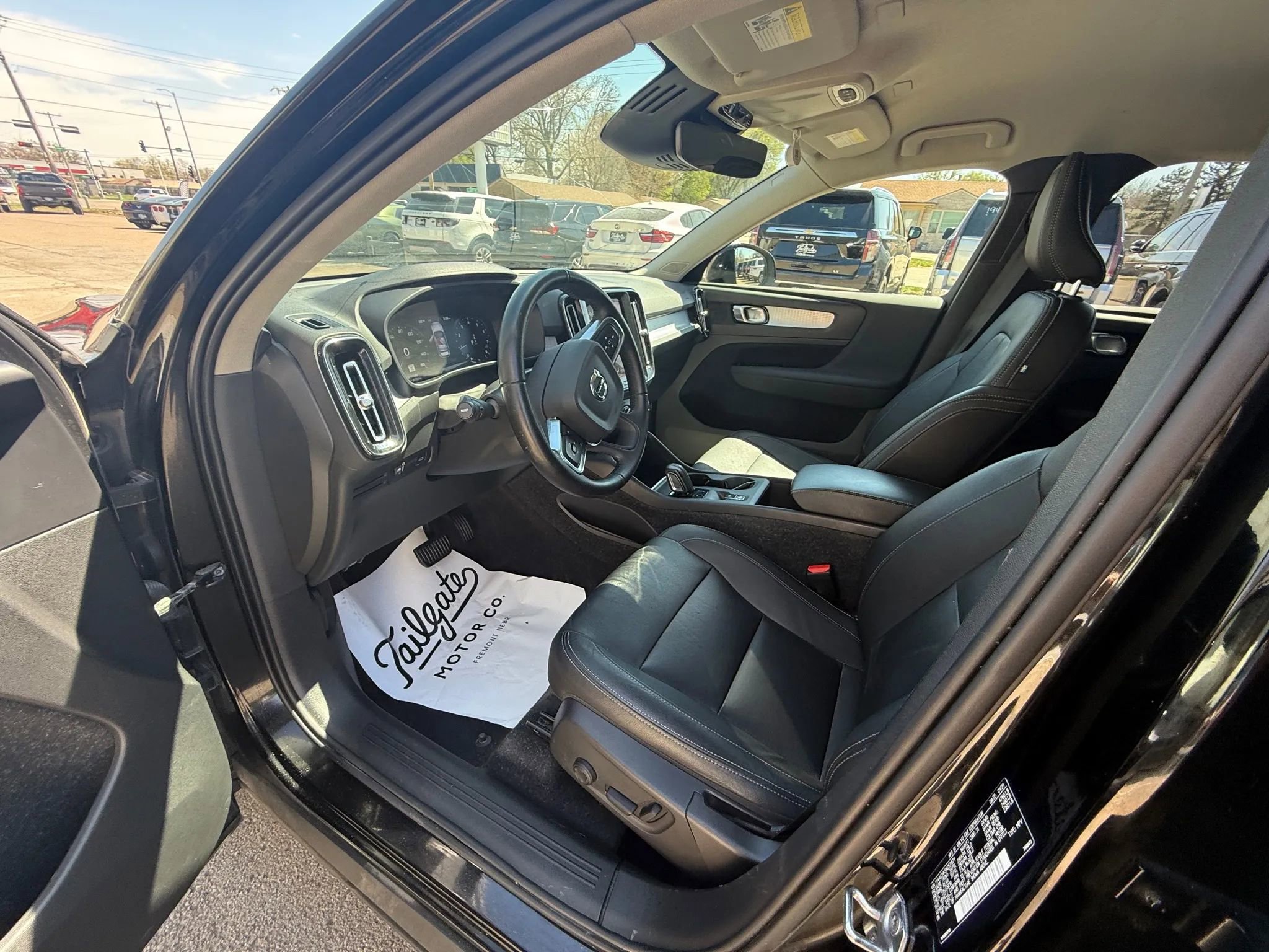 Used 2021 Volvo XC40 T4 Momentum image 19