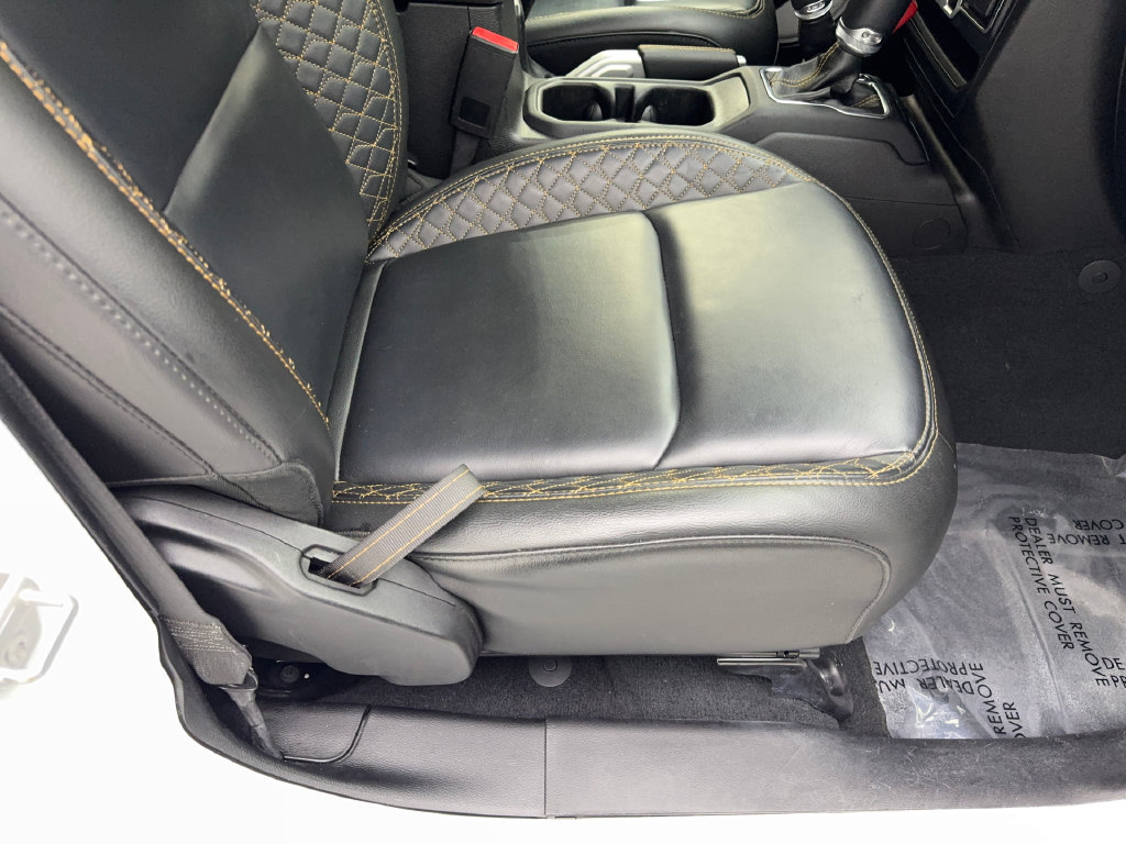 Used 2022 Jeep Wrangler Unlimited Sahara AWD/4WD image 45