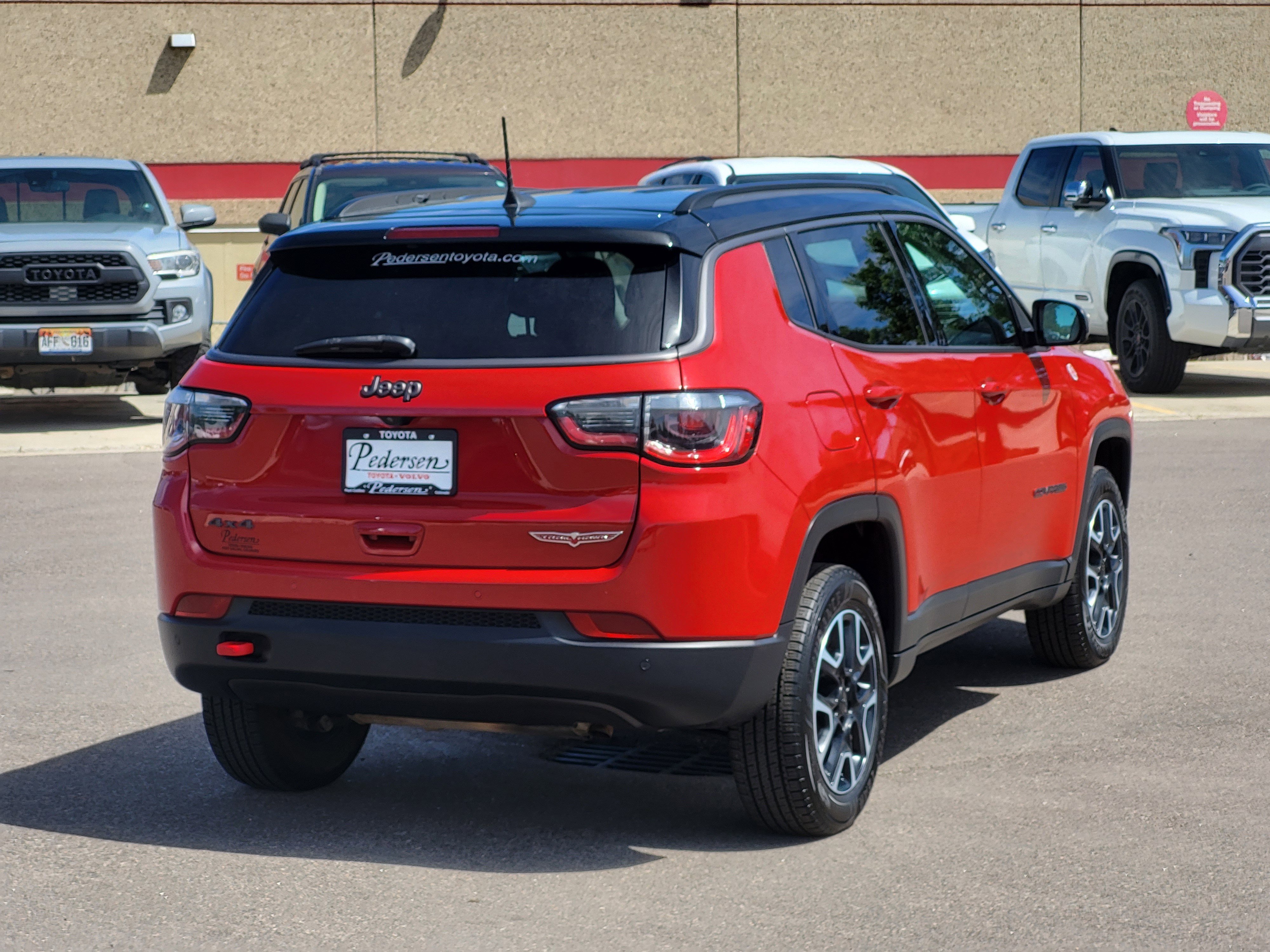 Used 2019 Jeep Compass Trailhawk w/ Leather Interior Group AWD/4WD image 2