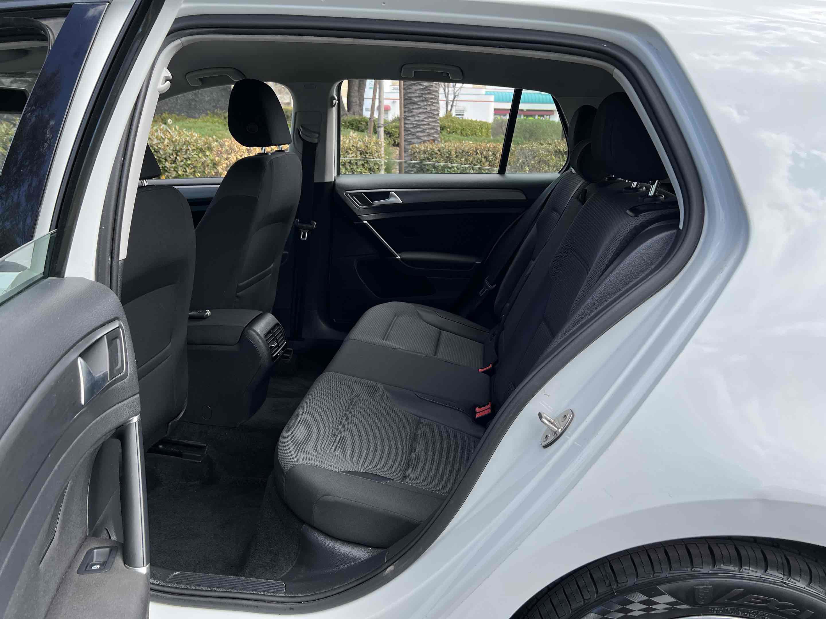 Used 2019 Volkswagen e-Golf SE w/ Driver Assistance Package image 39