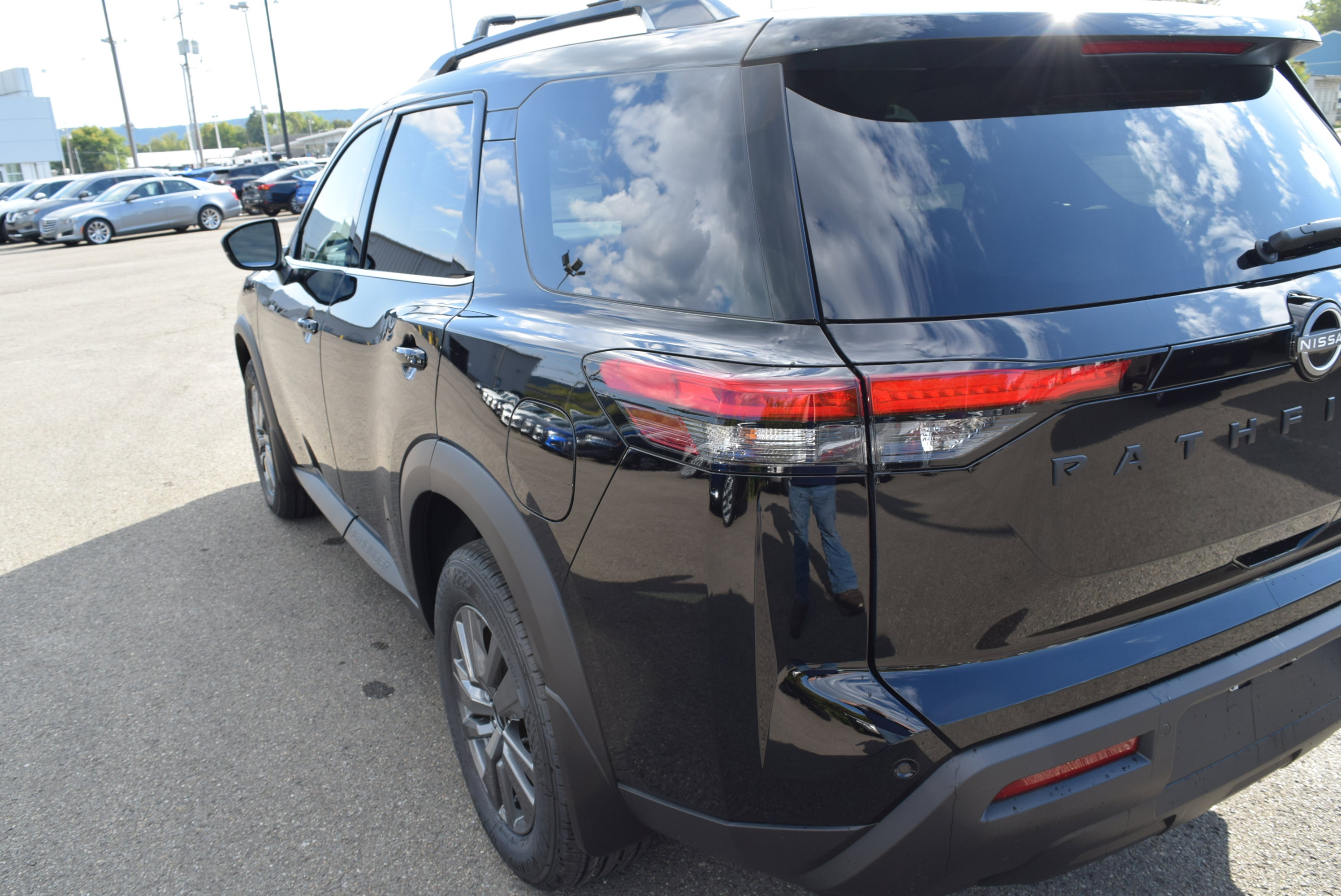 New 2025 Nissan Pathfinder SV w/ Black Appearance Package image 8
