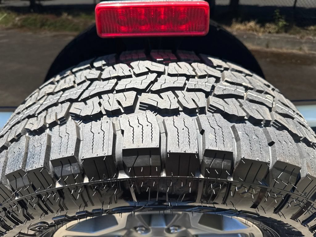 Used 2016 Jeep Wrangler Unlimited Rubicon w/ Connectivity Group AWD/4WD image 39