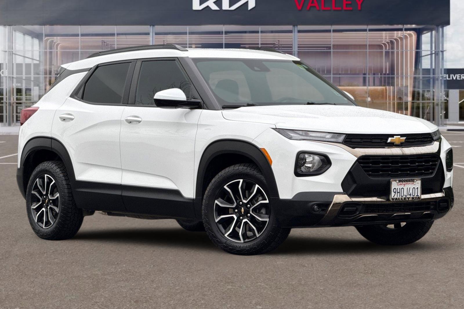 Used 2023 Chevrolet TrailBlazer ACTIV w/ Convenience Package image 2