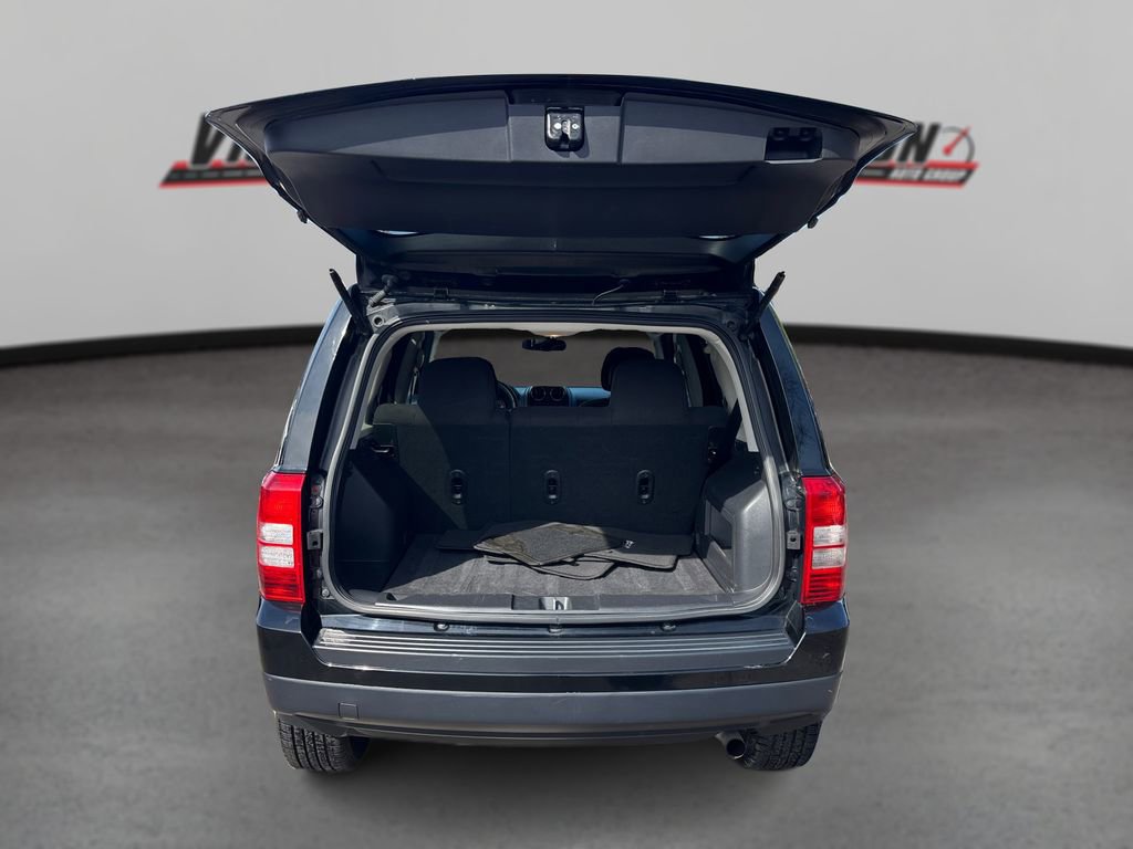 Used 2016 Jeep Patriot Latitude image 11