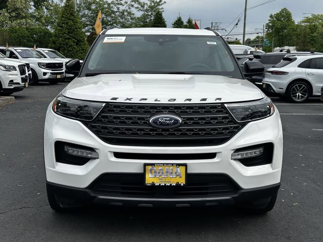 Certified 2022 Ford Explorer XLT w/ Equipment Group 202A AWD/4WD image 2