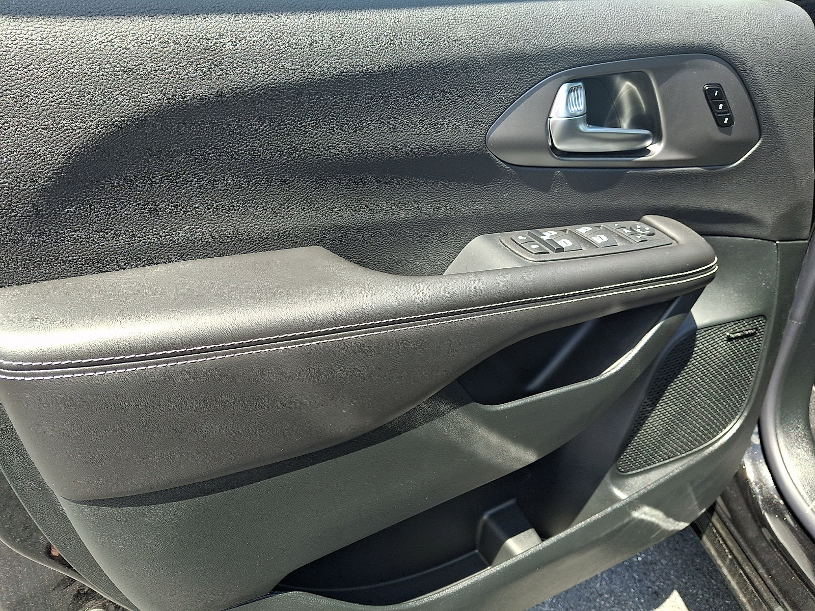 New 2027 Chrysler Pacifica Limited AWD/4WD image 10