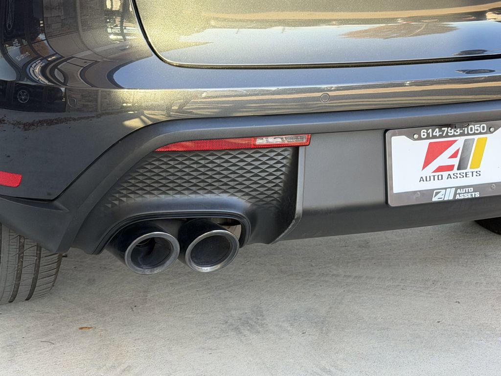 Used 2022 Porsche Macan w/ Premium Package image 16