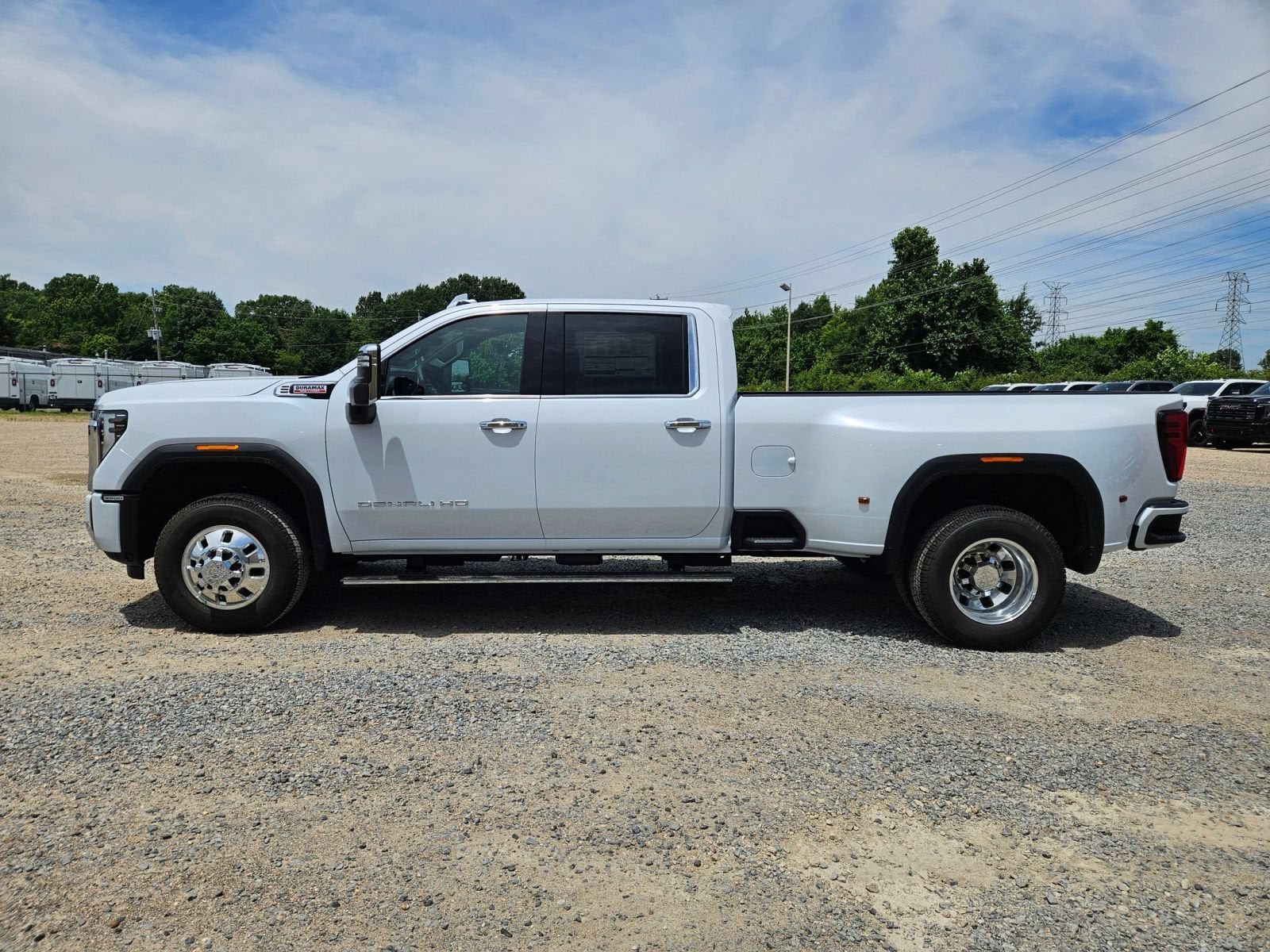 New 2026 GMC Sierra 3500 Denali w/ Denali Reserve Package AWD/4WD image 2