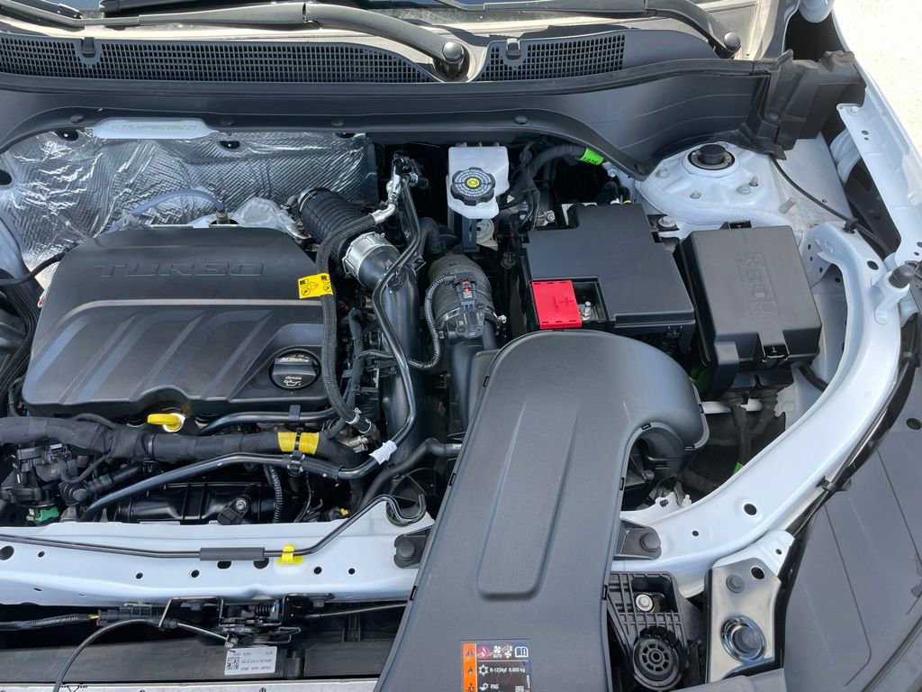 Used 2025 Chevrolet Trax LT FWD image 36