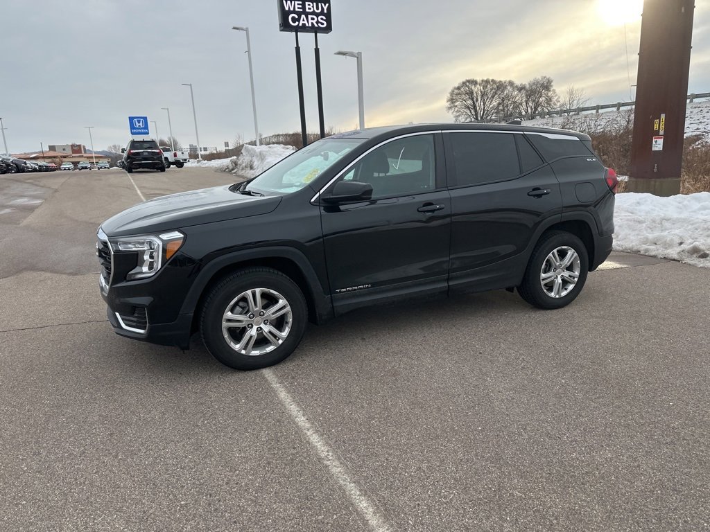 Used 2024 GMC Terrain SLE image 13
