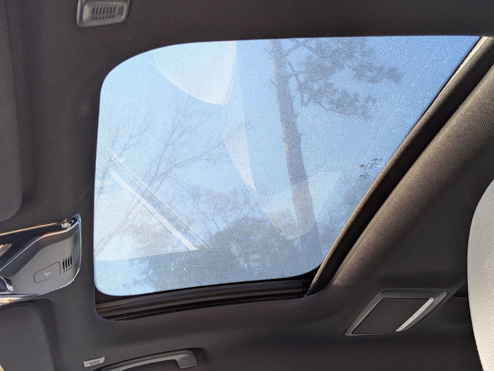 Used 2022 BMW 740i xDrive w/ M Sport Package image 27