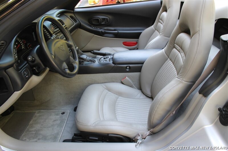 Used 2002 Chevrolet Corvette Coupe w/ Preferred Equipment Group2 RWD image 28