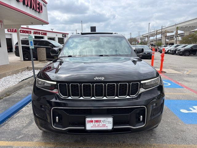 Used 2022 Jeep Grand Cherokee L Overland w/ Luxury Tech Group IV AWD/4WD image 2