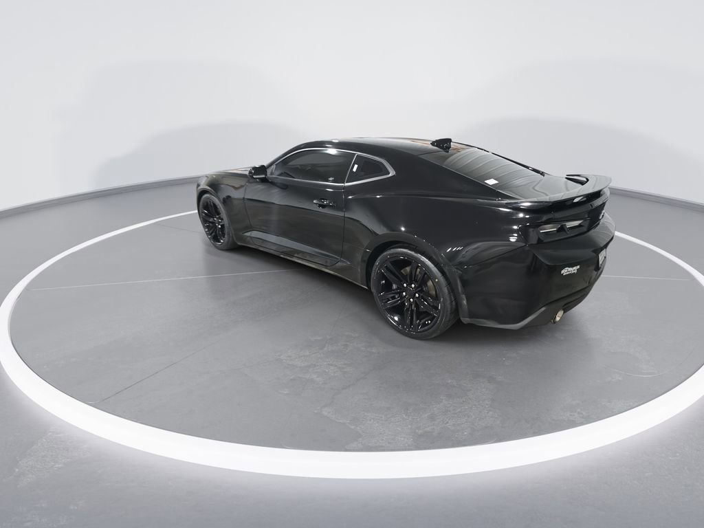 Used 2017 Chevrolet Camaro SS RWD image 6