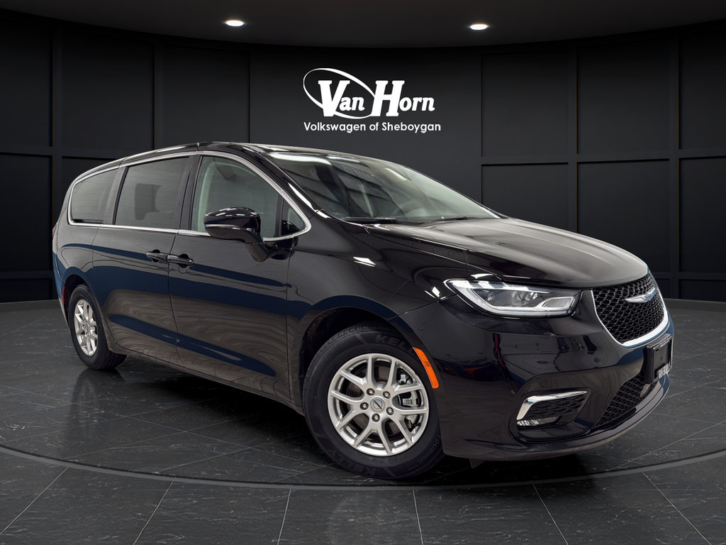 Used 2024 Chrysler Pacifica Touring-L FWD image 1