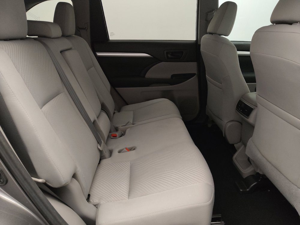 Used 2018 Toyota Highlander LE image 19
