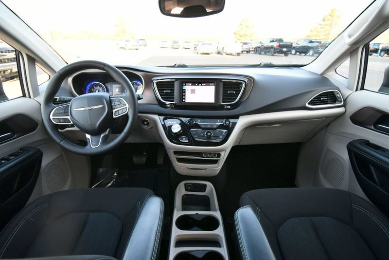 Used 2024 Chrysler Voyager LX FWD image 14
