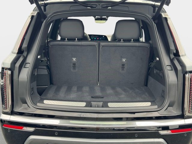 Certified 2026 Cadillac Vistiq Luxury AWD/4WD image 17