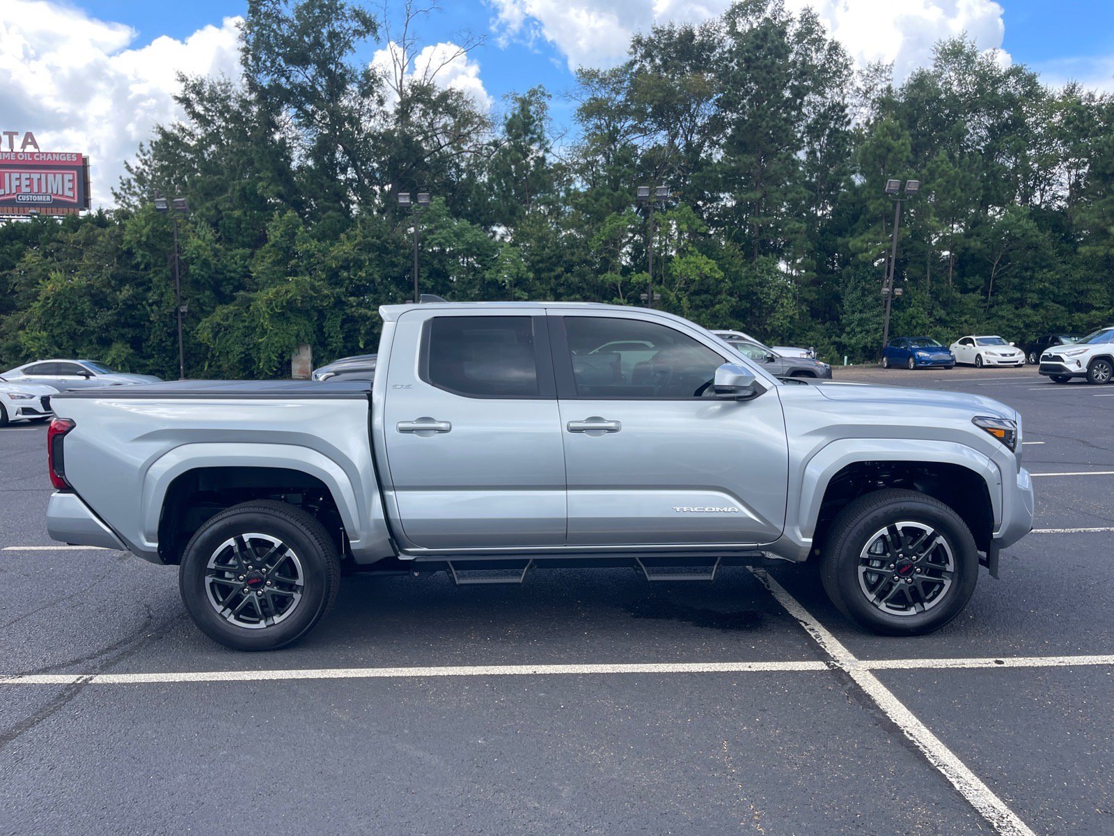 Used 2025 Toyota Tacoma SR5 AWD/4WD image 21