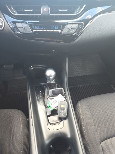 Used 2018 Toyota C-HR XLE image 18