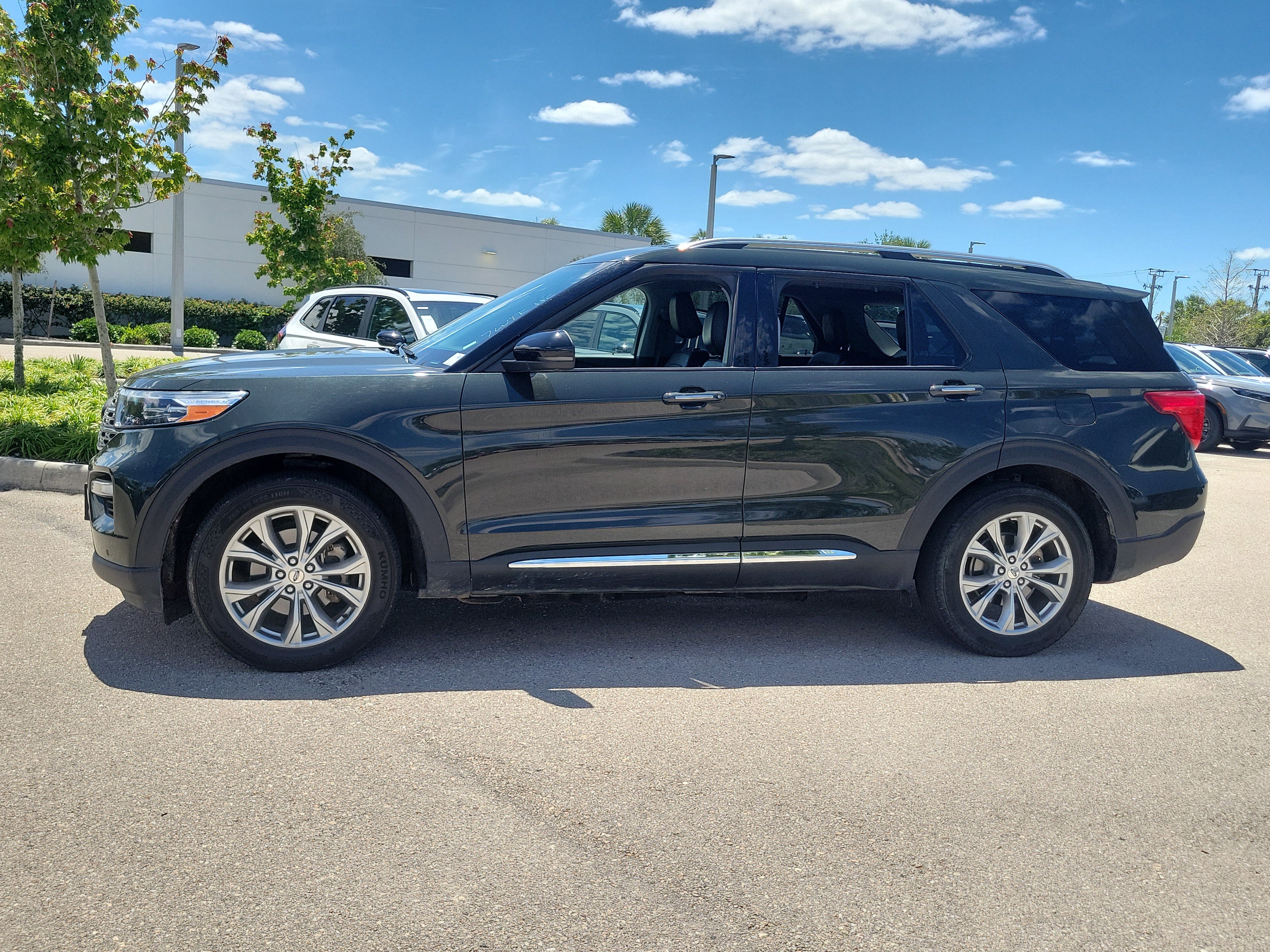 Used 2023 Ford Explorer Limited w/ Equipment Group 301A image 5