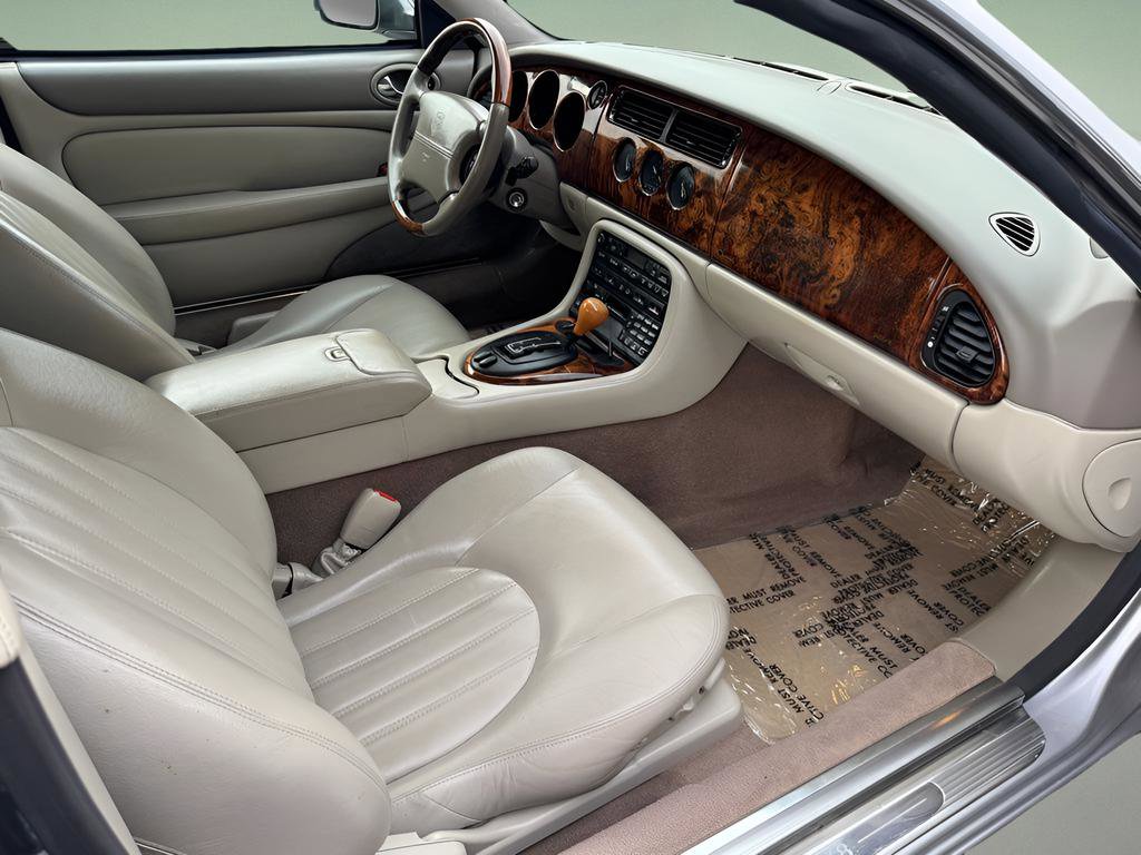 Used 2002 Jaguar XK8 Convertible image 33