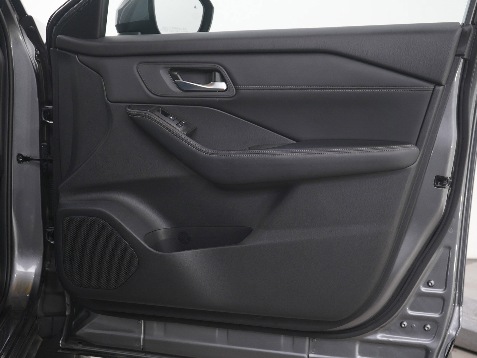 Used 2024 Nissan Rogue SV w/ SV Premium Package image 12