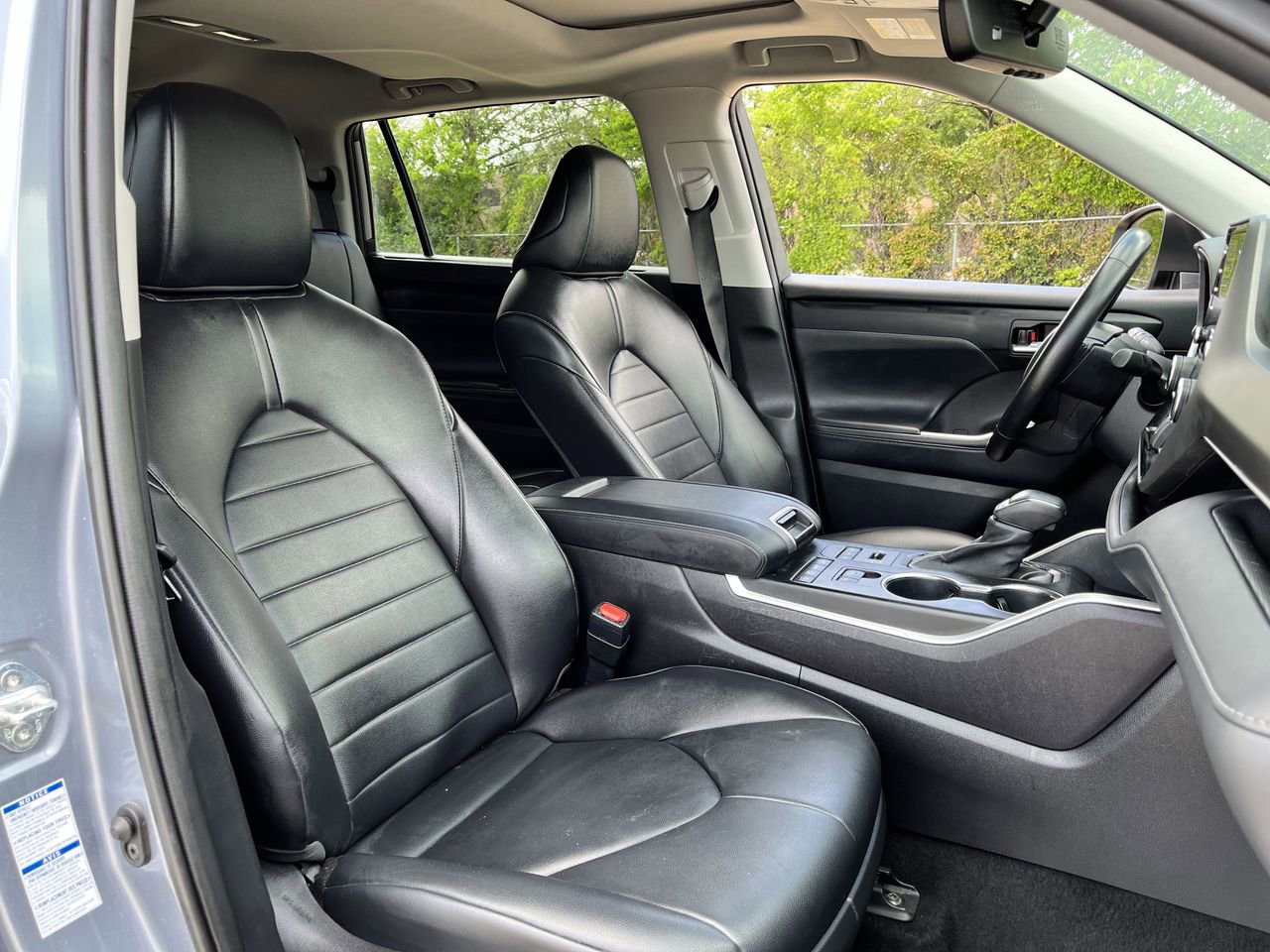 Used 2022 Toyota Highlander XLE image 25