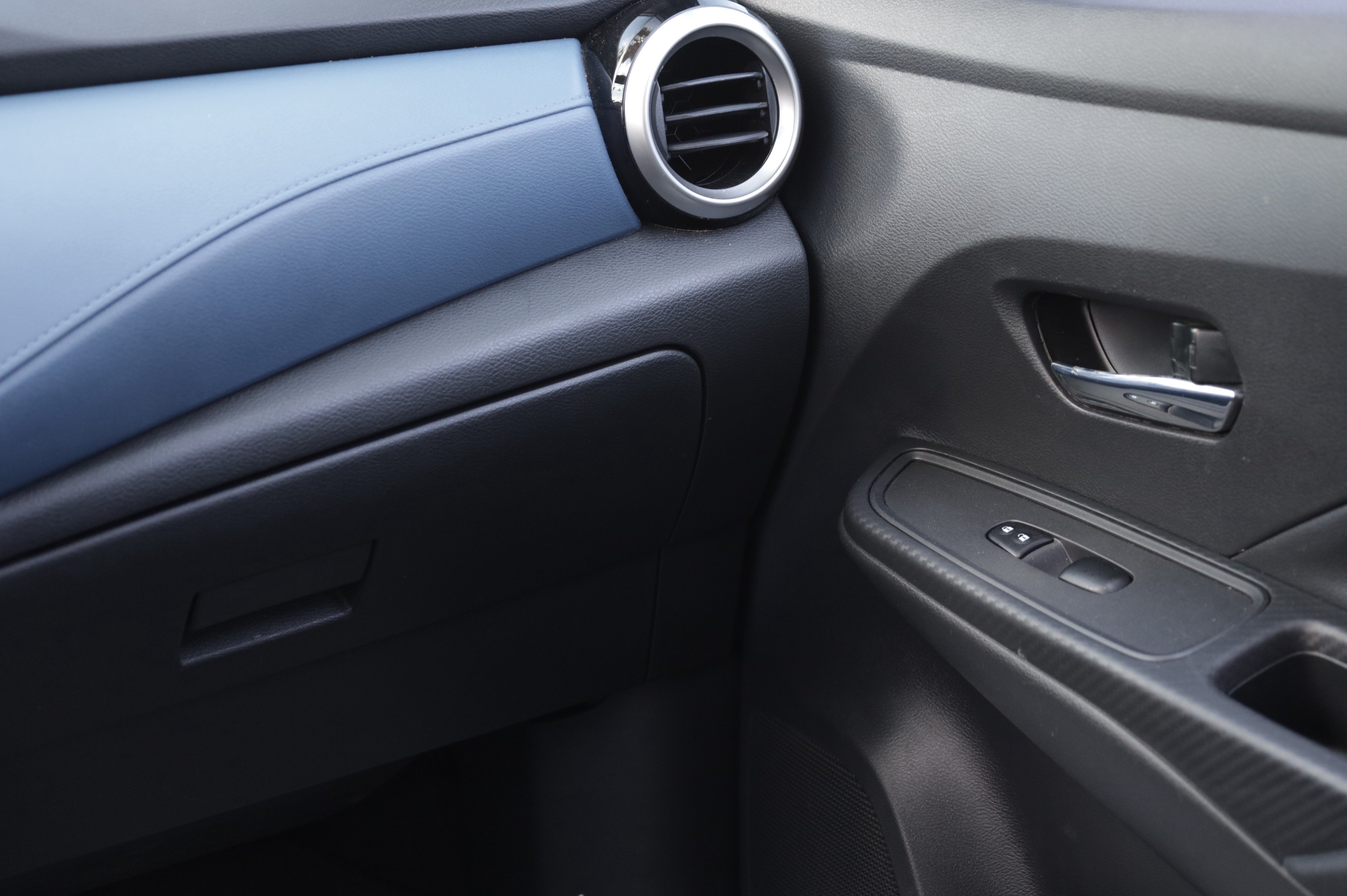 Used 2024 Nissan Versa SV w/ Trunk Package FWD image 14