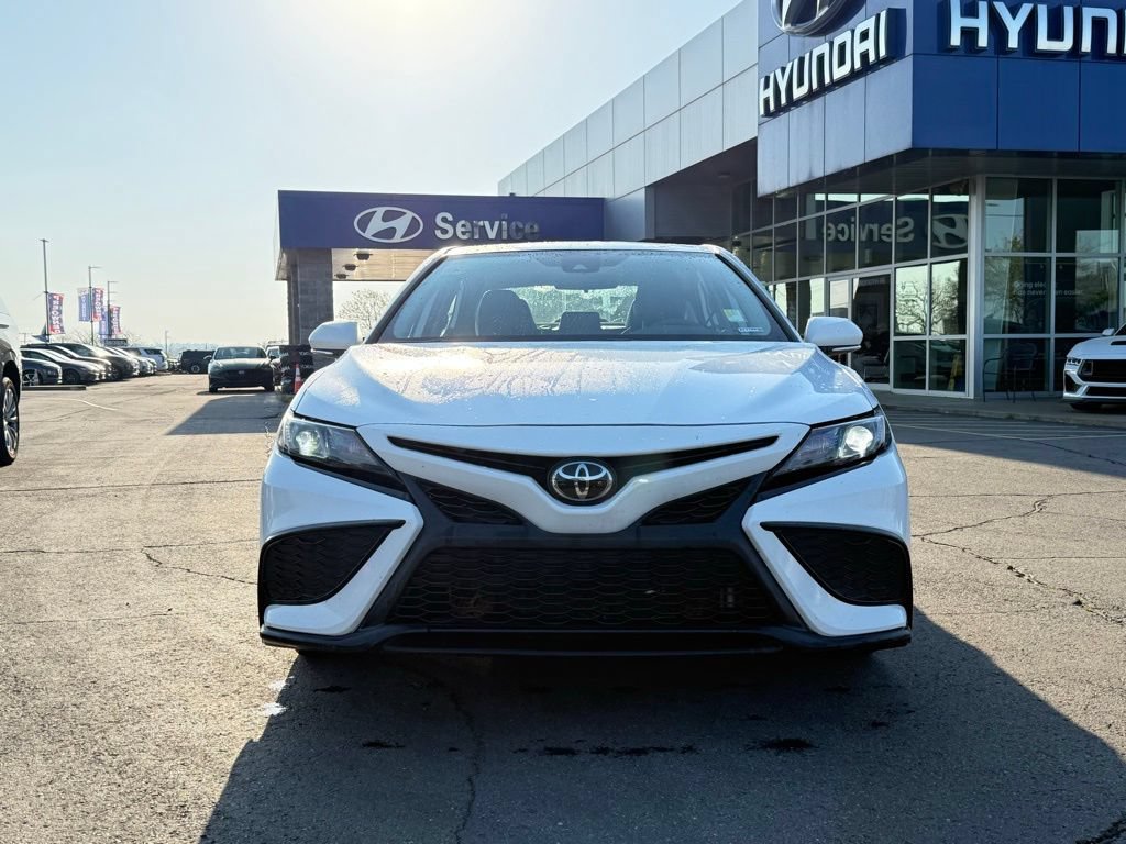 Used 2024 Toyota Camry SE FWD image 2